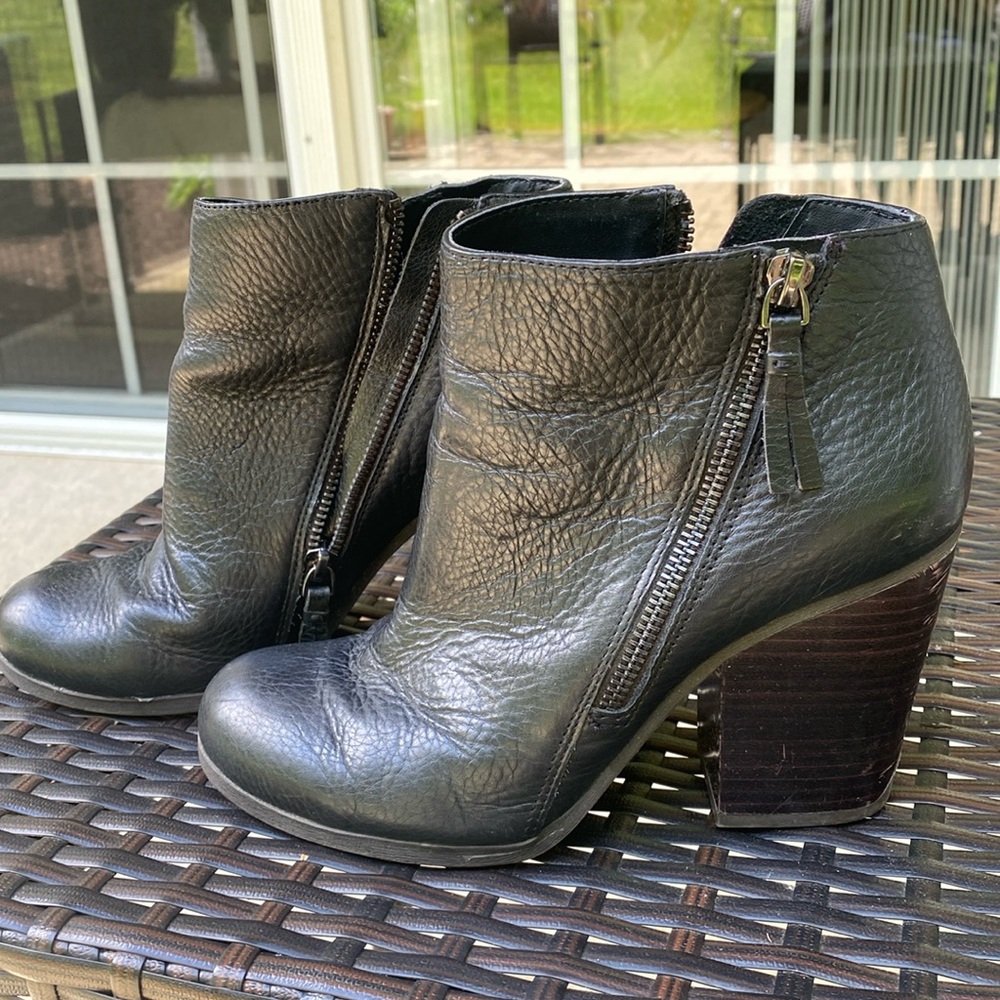 Kenneth Cole reaction black leather booties size 7.5